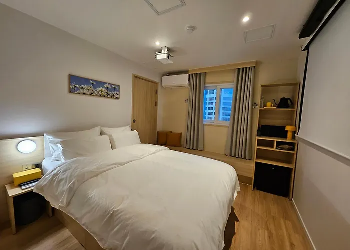 2025 Renovated- Hotel Marguerite