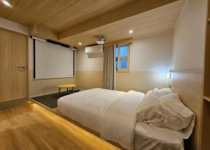 2025 Renovated- Hotel Marguerite